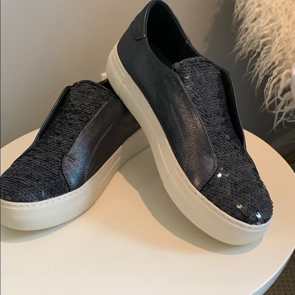 Never worn J/Slides!!! In great condition!!